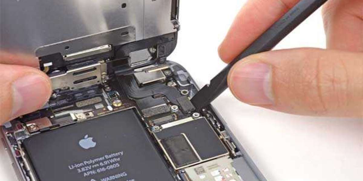 Essential Skills You’ll Learn in a Mobile Repairing Course